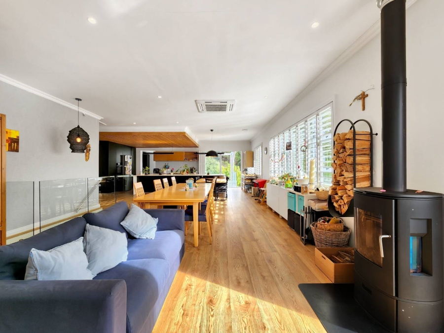 To Let 5 Bedroom Property for Rent in Vredehoek Western Cape